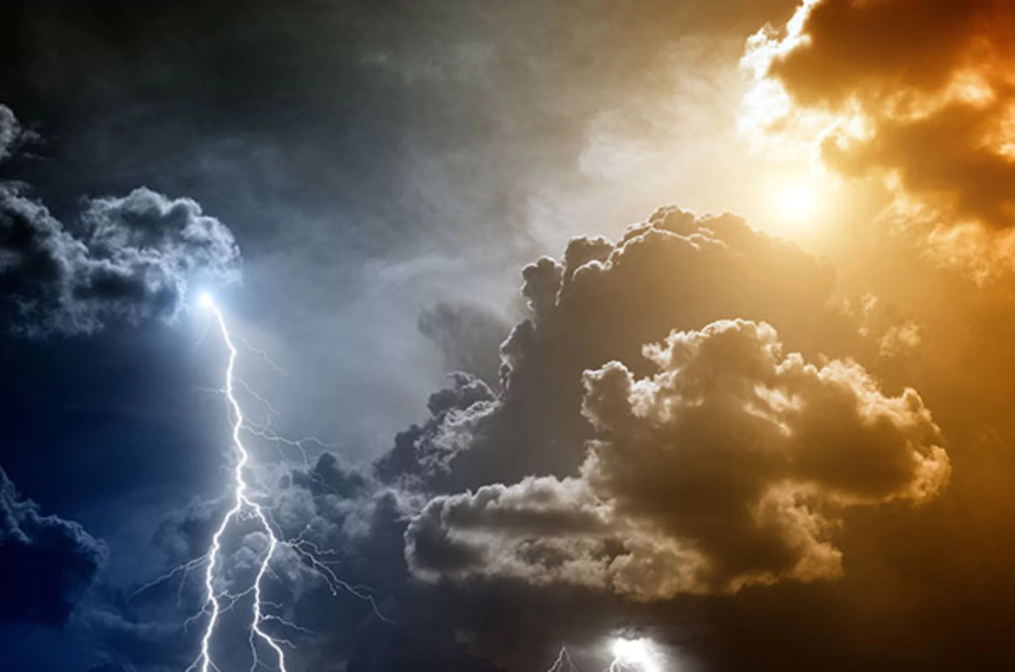 Weather patterns in the USA showing diverse climates and extreme weather events like hurricanes, snowstorms, and heatwaves.