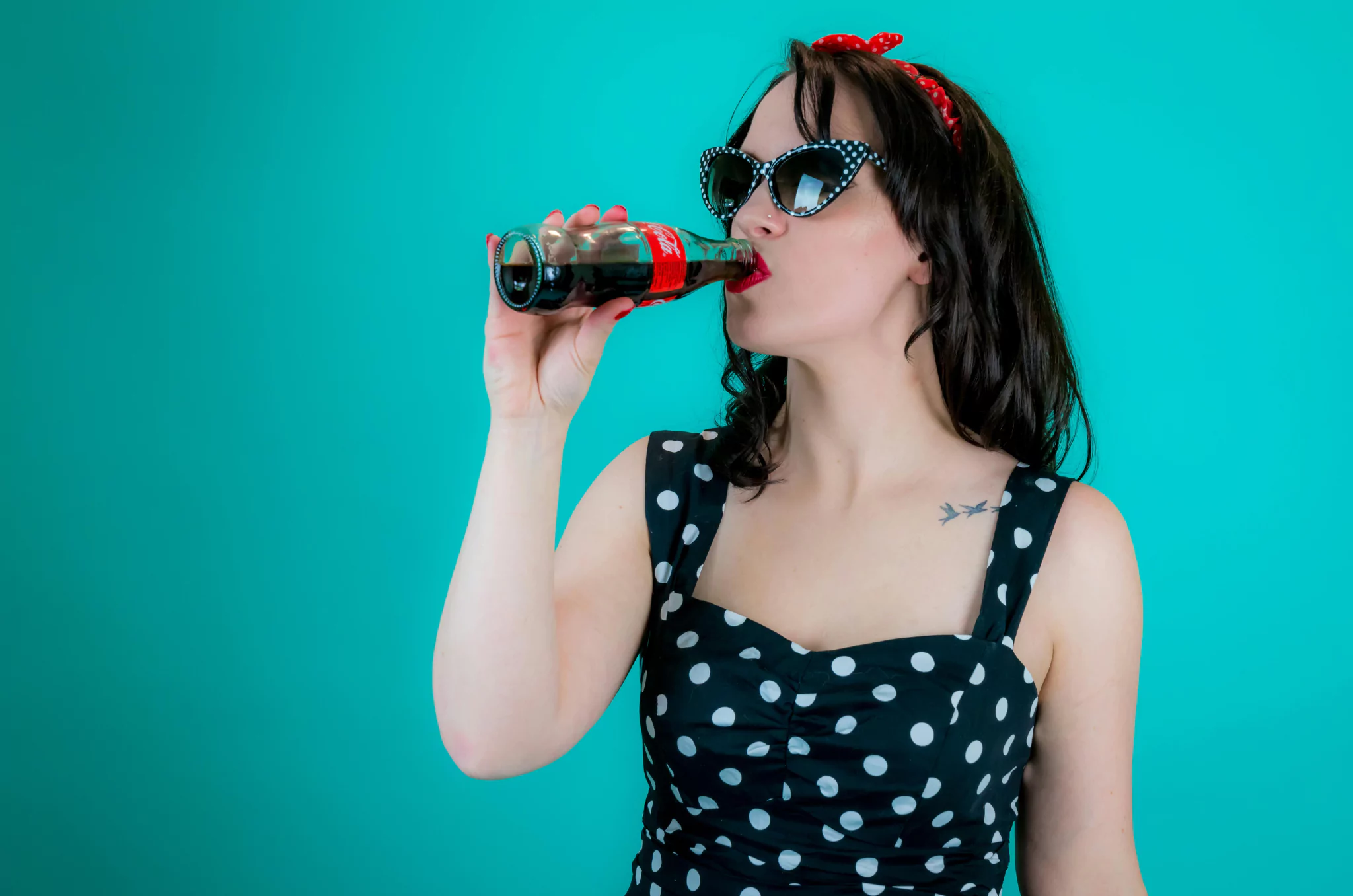 Close-up of a Diet Coke can showing caffeine content and nutrition facts, highlighting its low-calorie and caffeinated nature.